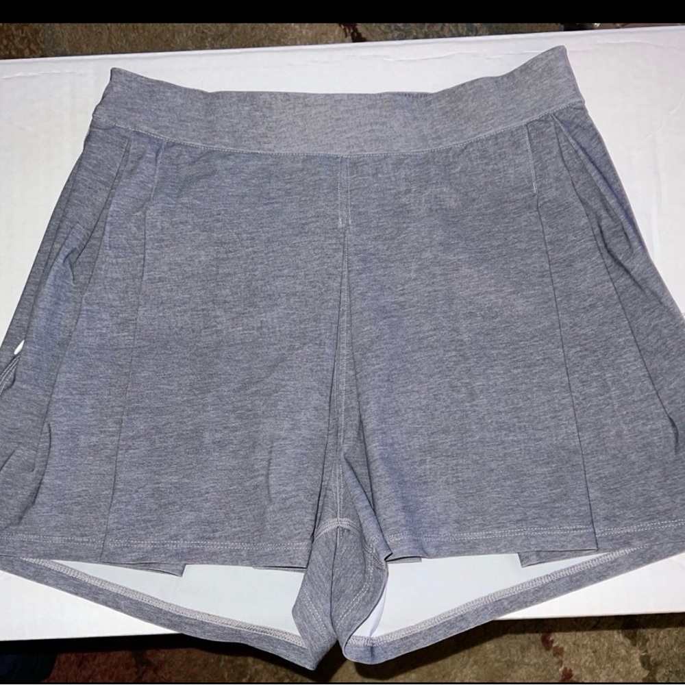 Lululemon skort size 4